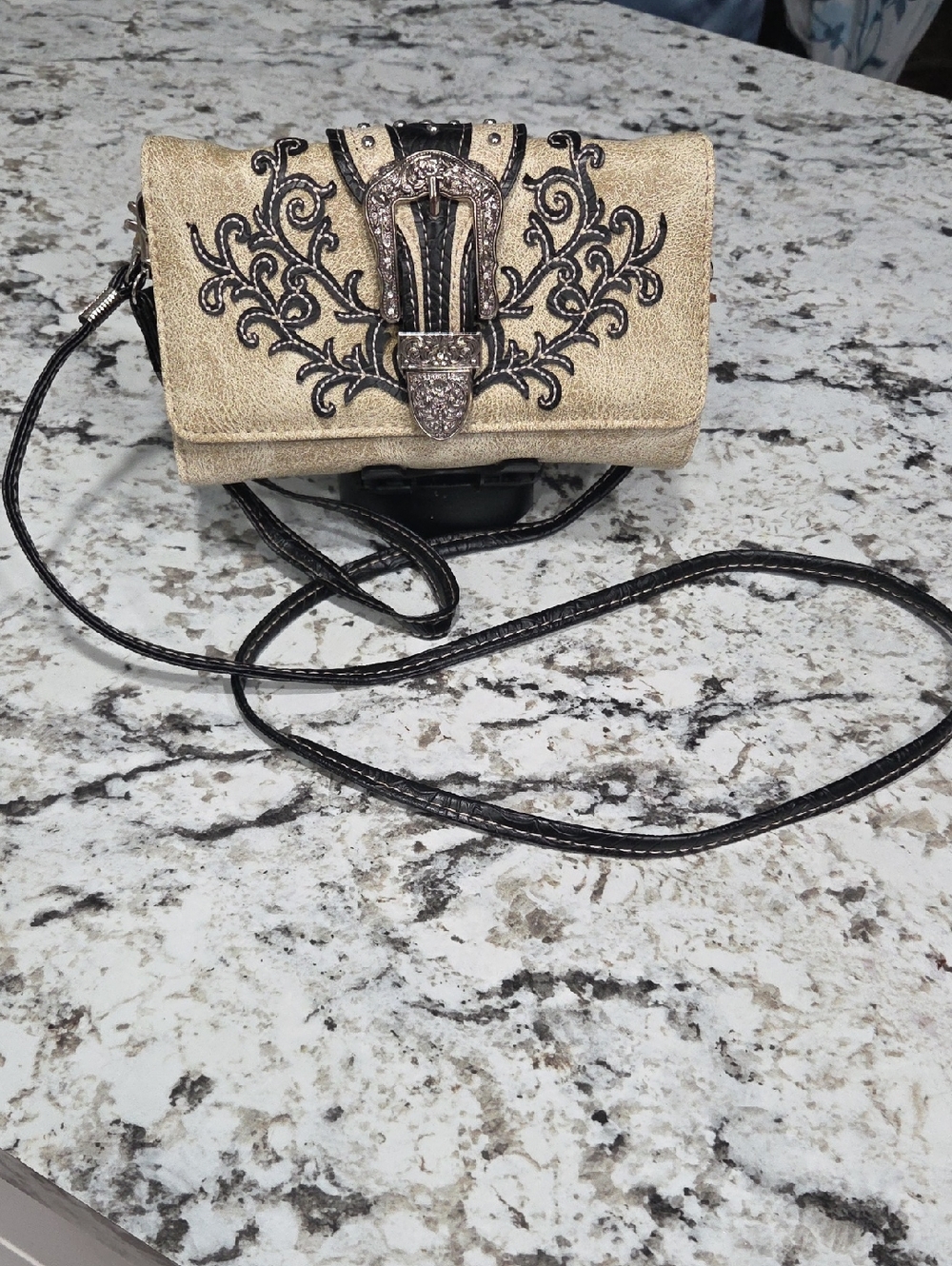 BEAUTIFUL TRIFOLD CROSSBODY WALLET WRISTLET